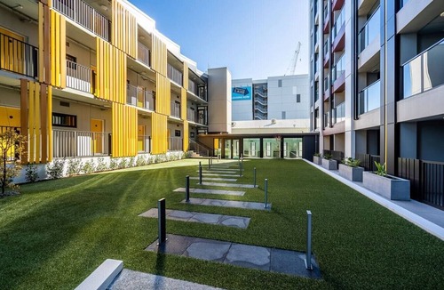Auckland Central Business District Apartment | Sunny & Cosy CBD Top-Floor Getaway
