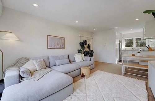 Greenlane Apartment | Sunny Greenlane Gem with Parking and Air-Con