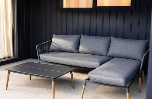 Kawarau Falls House | Sunny Remarkables Retreat | Ski, Sip & Stay