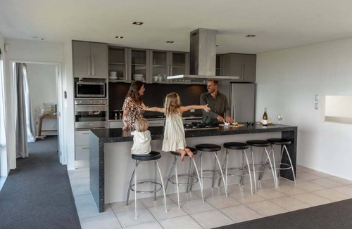 Kaikoura House | Sunny | Spacious | Sea Views - KK62109