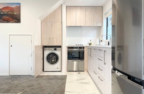 Addington Villa | Sunny townhouse with parking and EV charging in Christchurch