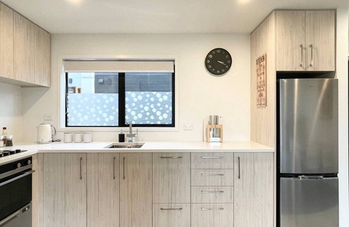Addington Villa | Sunny townhouse with parking and EV charging in Christchurch