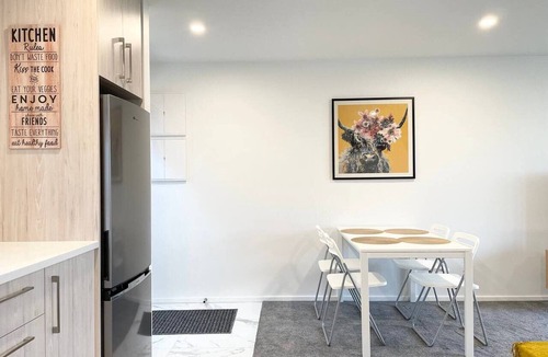 Addington Villa | Sunny townhouse with parking and EV charging in Christchurch