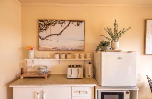 Waiheke Island House | Sunrise Loft - Sea Views & Serenity Above It All