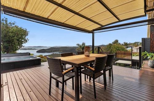 Haruru House | Sunrise Lookout - Paihia Holiday Home