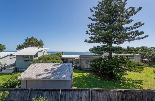 Whangapoua House | Sunseekers Bach - Whangapoua Holiday Home