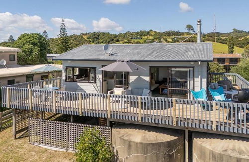 Whangapoua House | Sunseekers Bach - Whangapoua Holiday Home