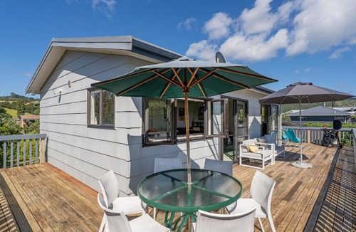 Whangapoua House | Sunseekers Bach - Whangapoua Holiday Home