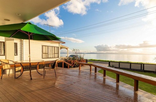 Ngarimu Bay House | Sunsets by the Beach Waterfront Sleeps 8