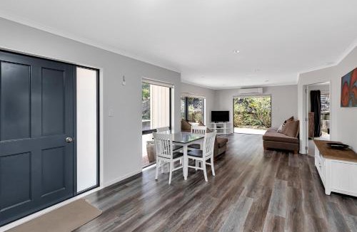 Mangawhai Heads House | Sunshine on Seabreeze - Mangawhai Heads Bach