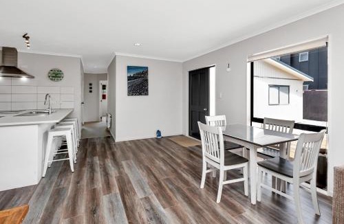 Mangawhai Heads House | Sunshine on Seabreeze - Mangawhai Heads Bach