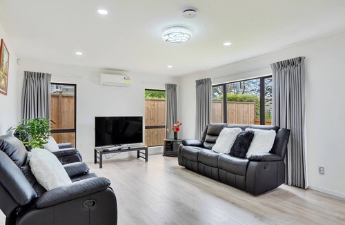 Mangere House | Superb Holiday Home near Airport