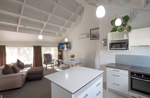 Tawa House | Superior Tawa Retreat
