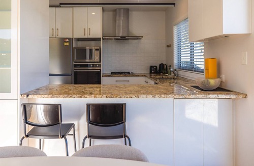 Surfdale House | Surfdale Sea Views – Space for the Whole Family