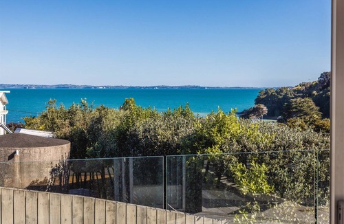 Surfdale House | Surfdale Sea Views – Space for the Whole Family