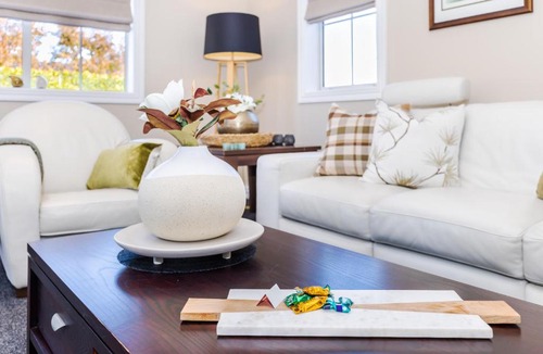 Cambridge Apartment | Sweet Magnolia 1 or 2 BR Suite St Kilda Cambridge with Complimentary Continental Breakfast