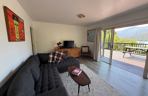 Saint Omer House | Swim, Fish & Unwind at Sandy Bay