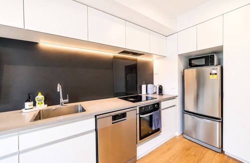 Sydenham Apartment | Sydenham | Patio + Free Parking Near CBD