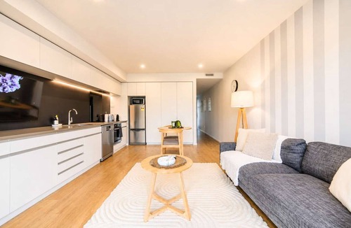 Sydenham Apartment | Sydenham | Patio + Free Parking Near CBD
