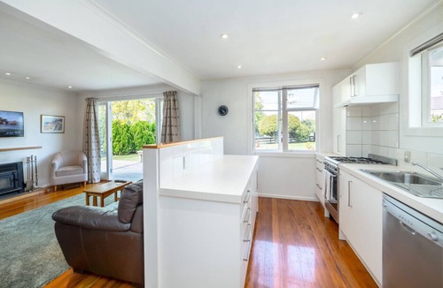 Martinborough House | Syrah Serenity | Charming Cottage Near Martinborough Square
