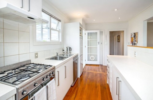 Martinborough House | Syrah Serenity | Charming Cottage Near Martinborough Square