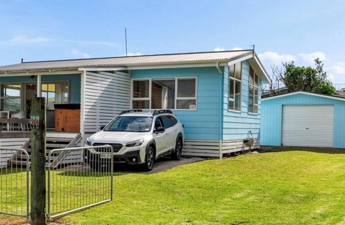 Taiharuru House | Taiharuru beach bach. Best of beach and rural living.