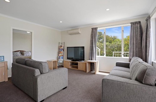 Akaroa House | Takamatua Holiday Home