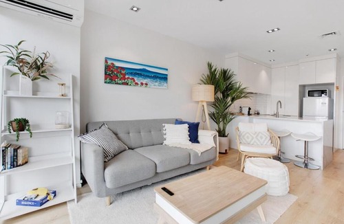 Takapuna Apartment | Takapuna Central Stylish 2BR Carpark Aircon