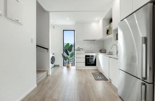 Takapuna House | Takapuna Modern Townhouse | Parking nr Lake Pupuke