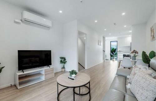 Takapuna House | Takapuna Modern Townhouse | Parking nr Lake Pupuke