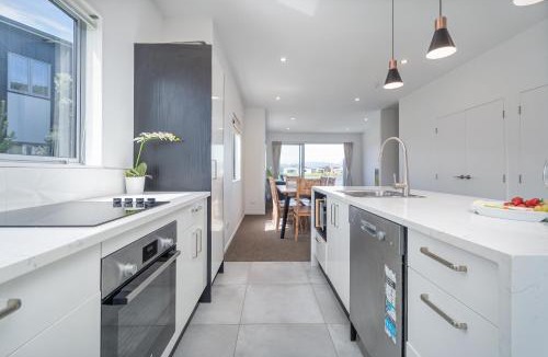 Matarangi Apartment | Take Your Time Lakeside Villa
