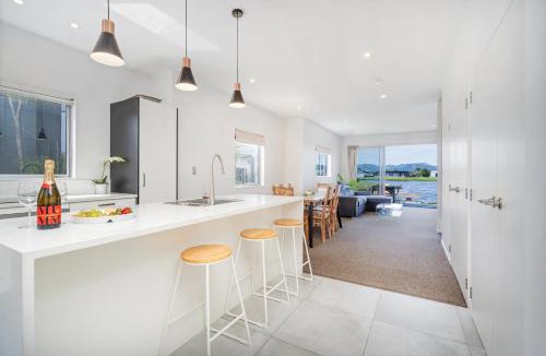 Matarangi Apartment | Take Your Time Lakeside Villa