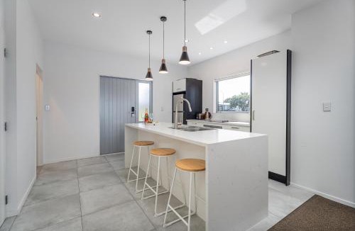 Matarangi Apartment | Take Your Time Lakeside Villa