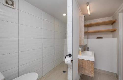 Te Tii House | Tapuaetahi Beachfront Downstairs Unit
