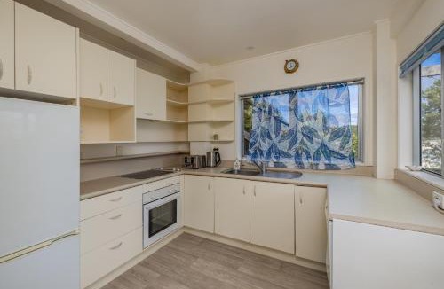 Te Tii House | Tapuaetahi Beachfront Downstairs Unit
