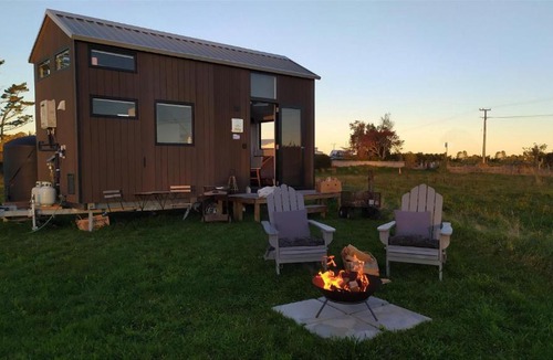Midhirst House | Taranaki Creekside TUI by Tiny Away