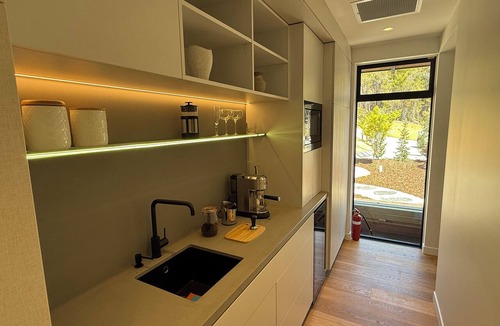 Ngaio Bay House | Tasman Bayview Retreat – Sea & Mountain Views
