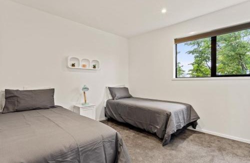 Henderson House | Tasteful Auckland 2 Bed 1 Bath