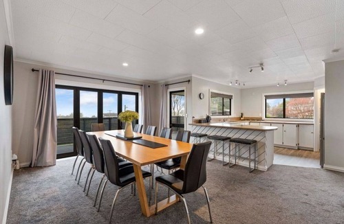 Richmond Heights House | Taupō Group Getaway | 6 Bedrooms, 3 Bathrooms