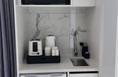 Wharewaka Apartment | Taupō Premium Retreat | Private Spa, Ensuite & BBQ