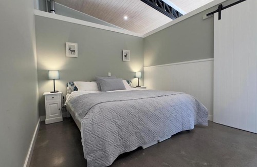 Acacia Bay Apartment | Taupo s luxury farmstay close to town