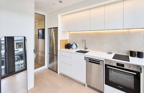 Te Aro Apartment | Te Aro 1BR with Pool & Gym in Wellington CBD