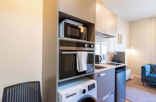 Te Aro Apartment | Te Aro City Stay - Modern Studio for Two