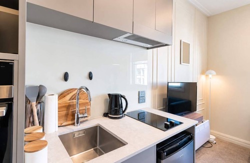 Te Aro Apartment | Te Aro City Stay - Modern Studio for Two