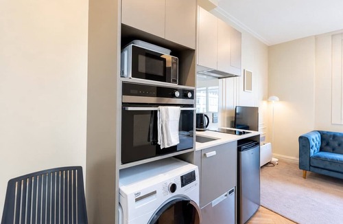 Te Aro Apartment | Te Aro Studio | City Views + Laundry