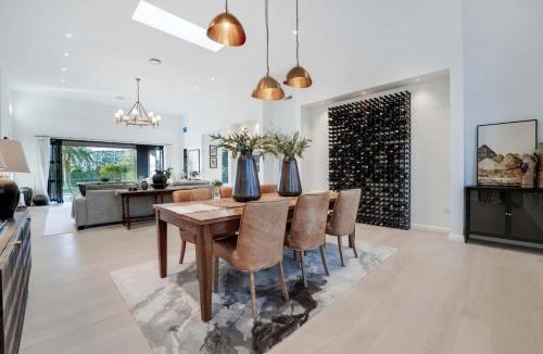 Whakamarama House | Te Puna 5BR Estate - Pool, Tennis, Sauna, Cottage