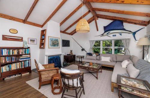 Parekura Bay House | Te Uenga - Parekura Bay Holiday Home