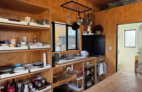 Karitane Apartment | Te Whare Karati - a modern garage house, warm and cosy, next to the sea