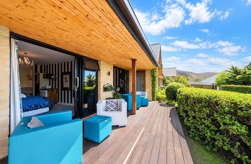 Tekapo Apartment | Tekapo King Room | Lake + Mountain Views | Pukaki