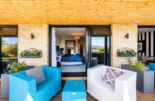 Tekapo Apartment | Tekapo King Room | Lake + Mountain Views | Pukaki
